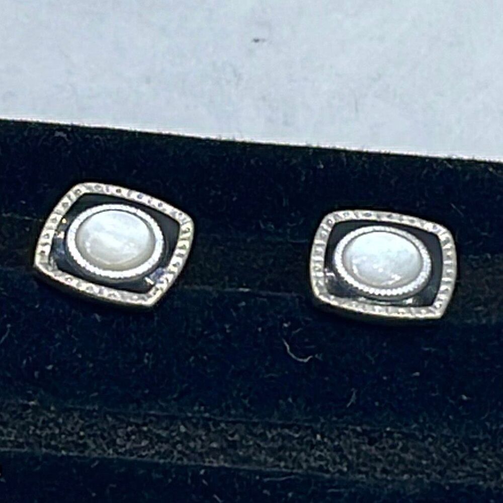 Vintage Snap-Clip mother of pearl cufflinks.